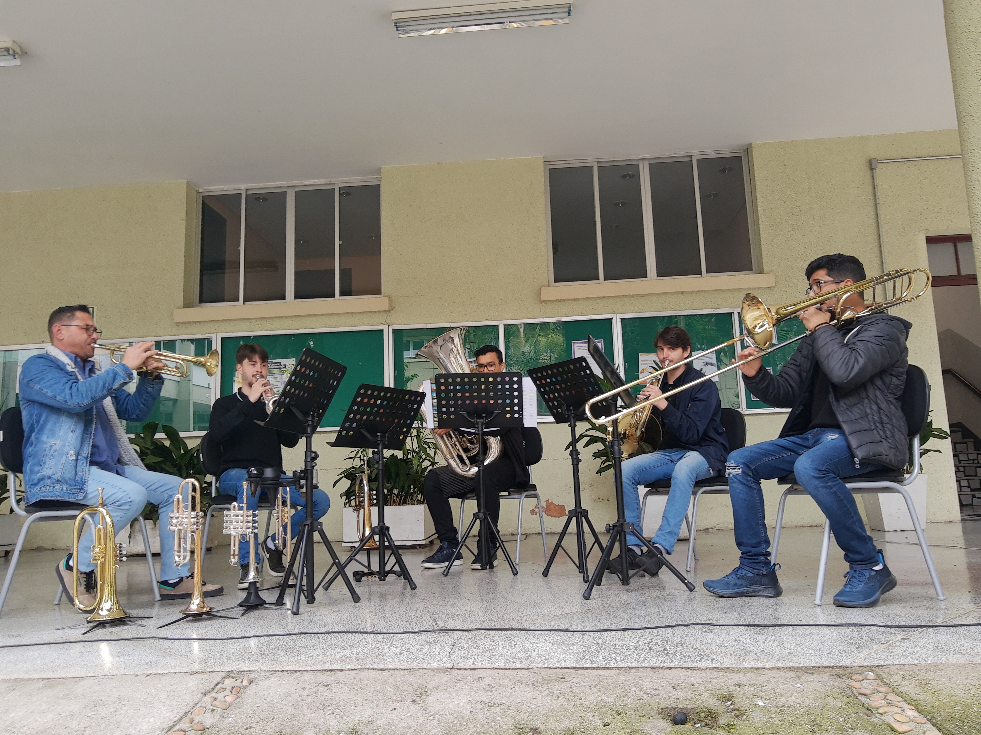 Quinteto de Metais se apresenta no campus Curitiba na manhã de 27/06/2022.