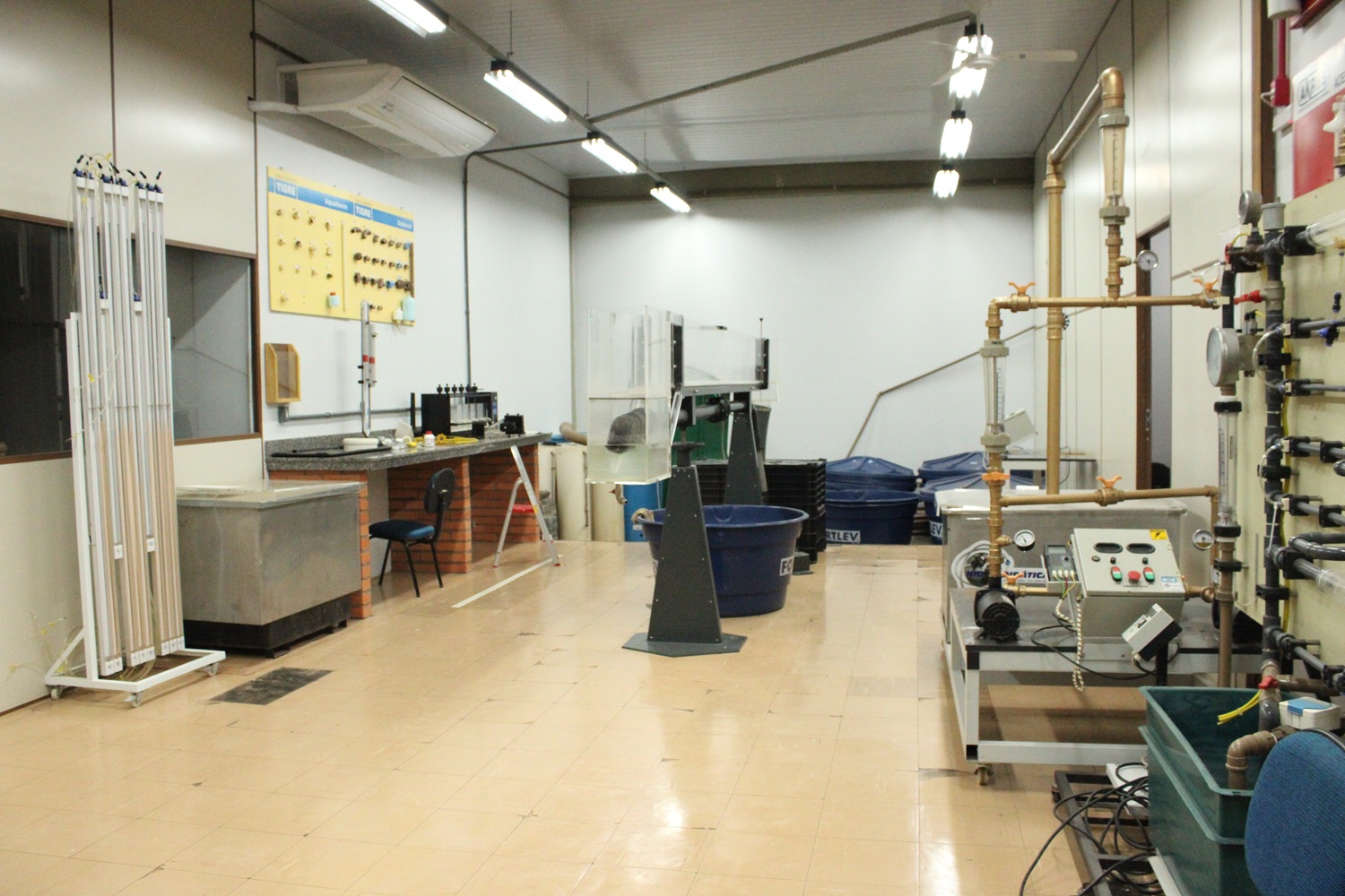 Laboratório J004