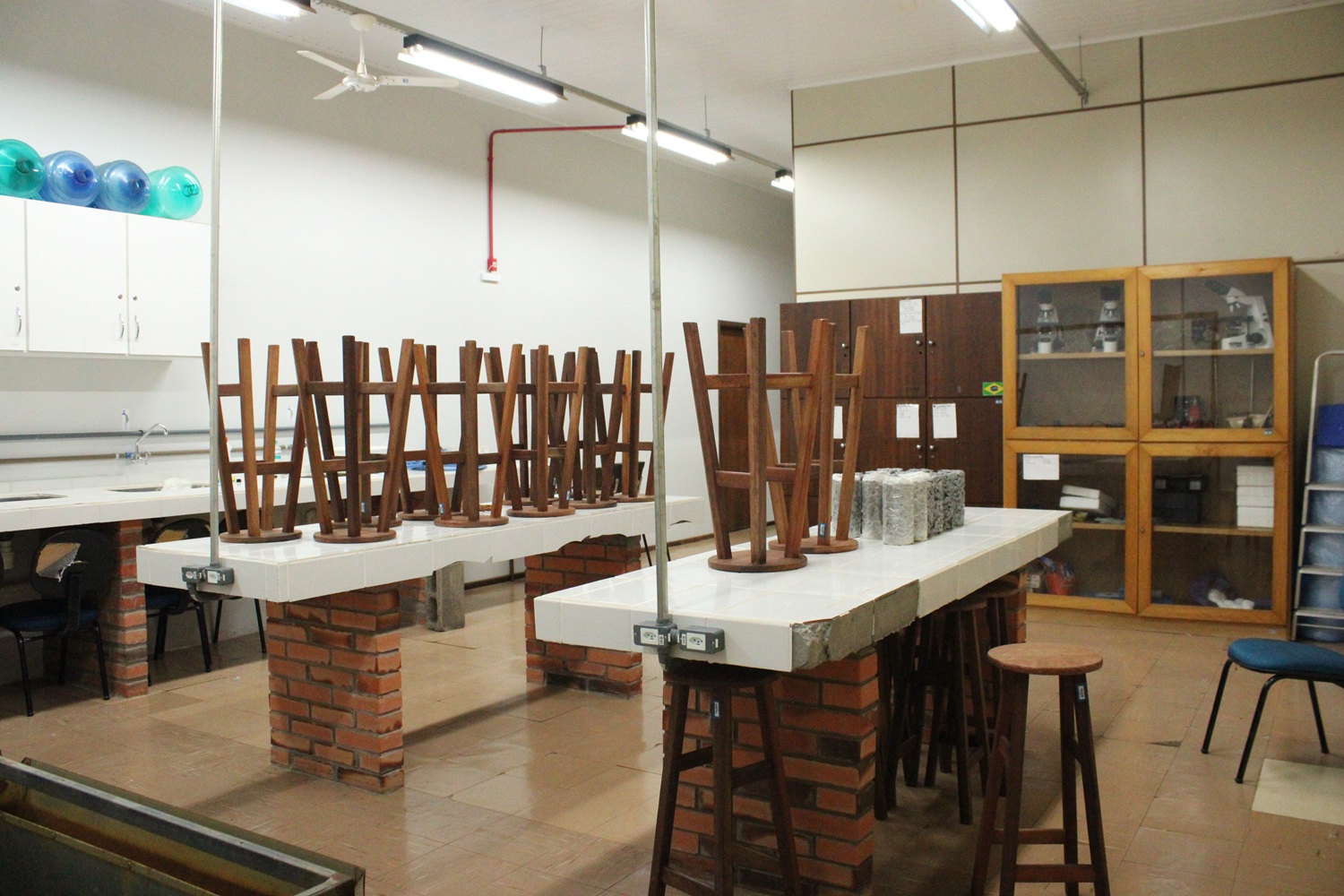 Laboratório J005