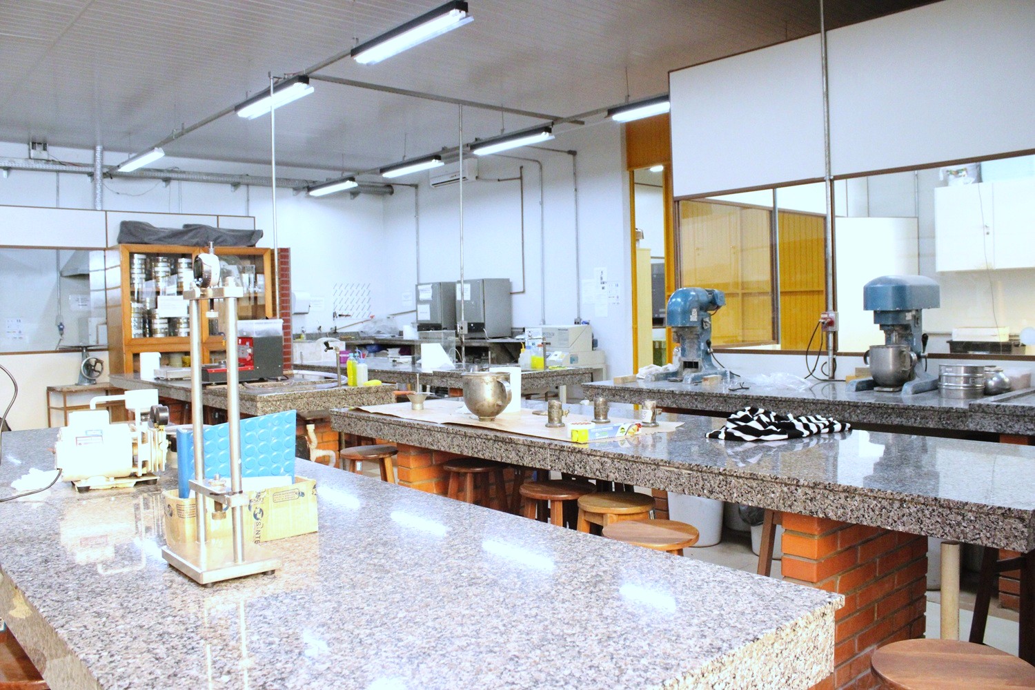 Laboratório J006