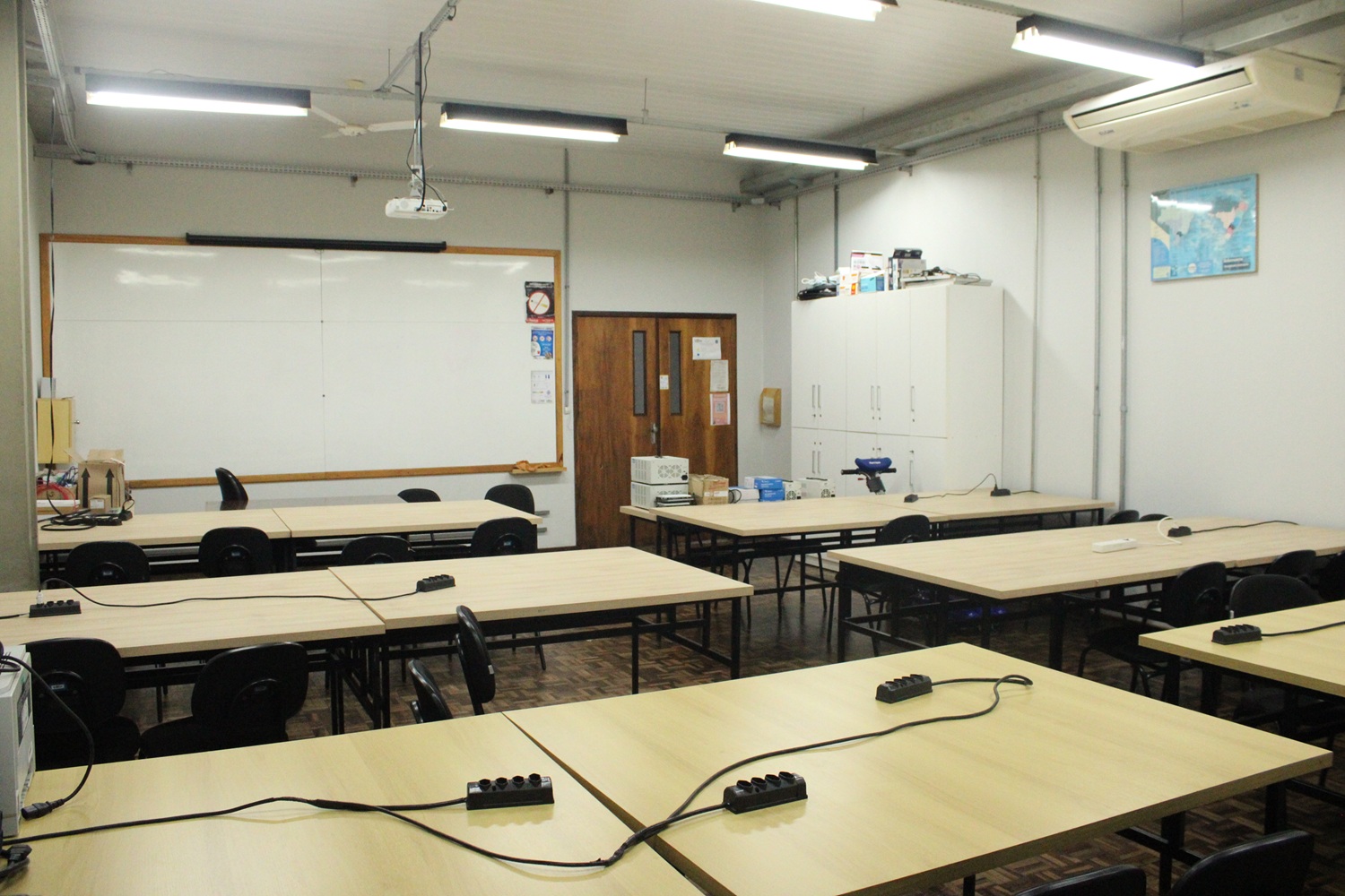 Laboratório I005 - Sistema de Potência e Comunicações