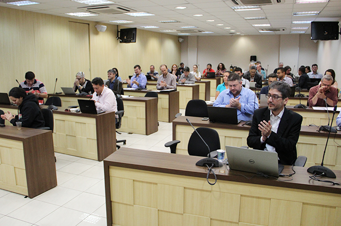 Membros do Conselho Universitário da UTFPR, durante a 46ª Reunião Extraordinária do Couni