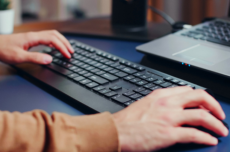 Bolsistas selecionados irão atuar no apoio à Diretoria de Gestão da Comunicação (Foto: Freepik)