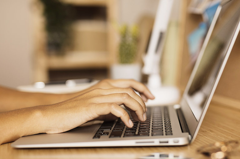 Aluno se inscreve pelo computador