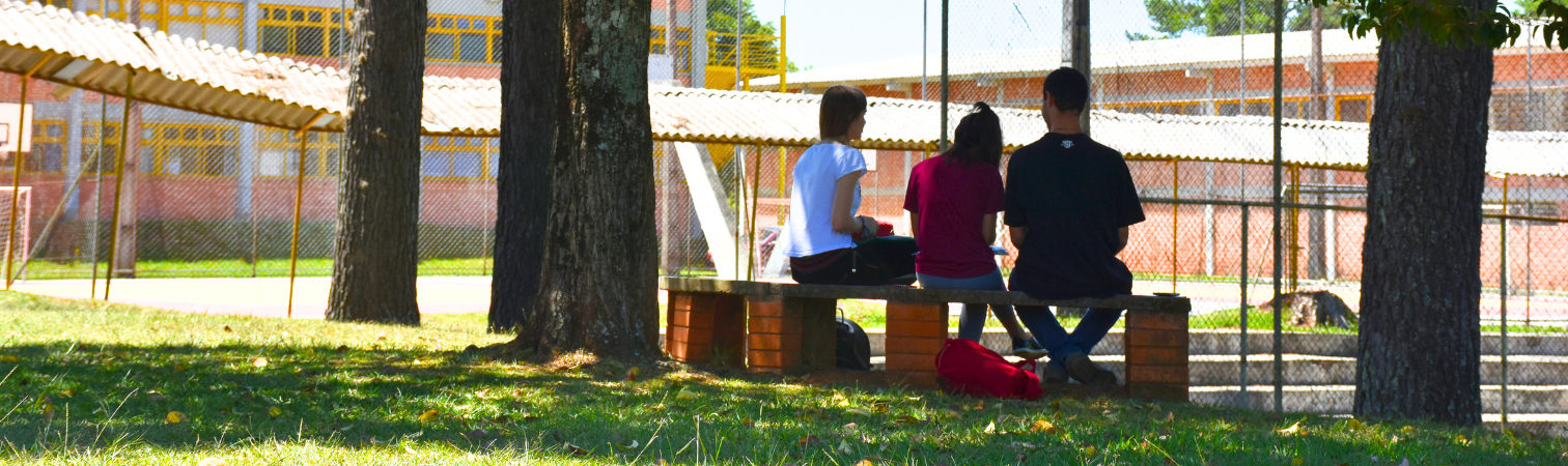 Estudantes da UTFPR no Campus Toledo (Foto: Decom)