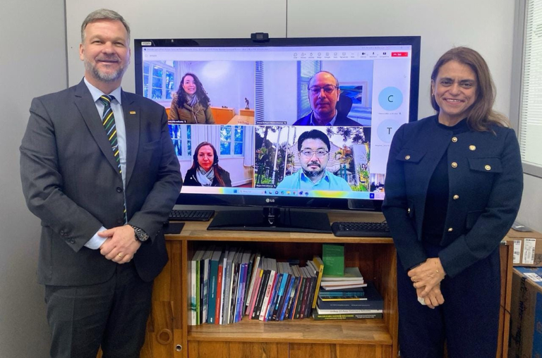 Reitor Schiefler e a diretora de Desenvolvimento da Rede de Instituições Federais de Educação Superior, Tânia Francisco (Foto: Arquivo Pessoal)