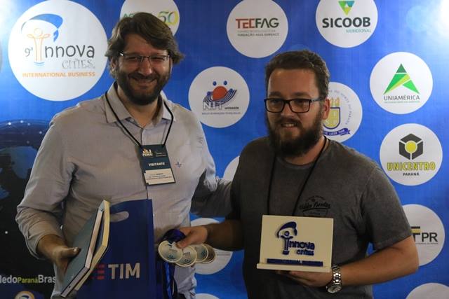 Thiago Wideck à direita